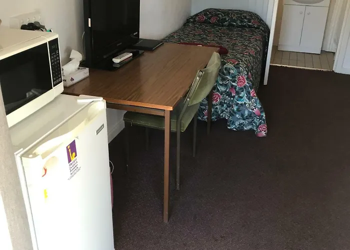 Travelway Motel