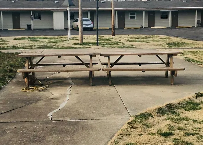 Woodridge Motel