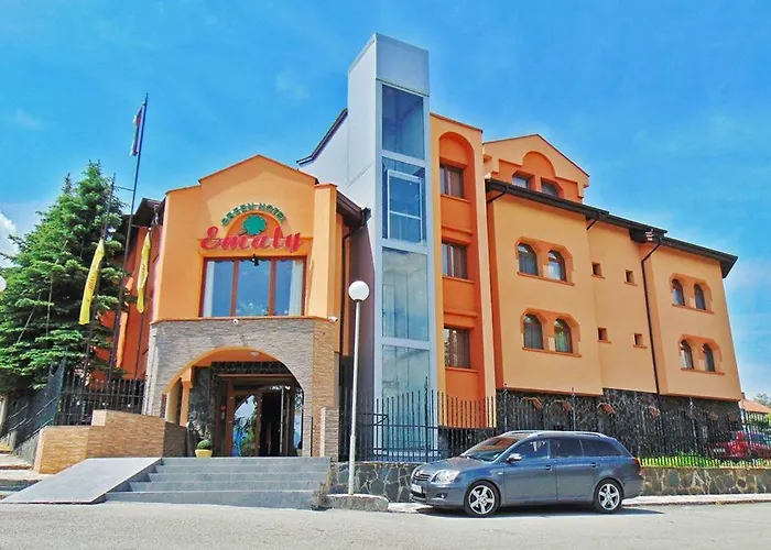 Family Hotel Emaly Green
