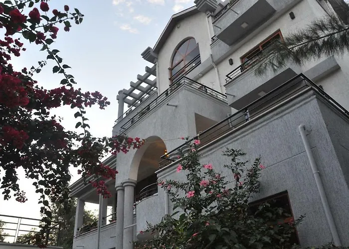 Inn Of The Four Sisters