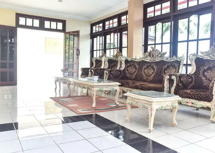 Reddoorz Plus @ Tirta Kencana Hotel