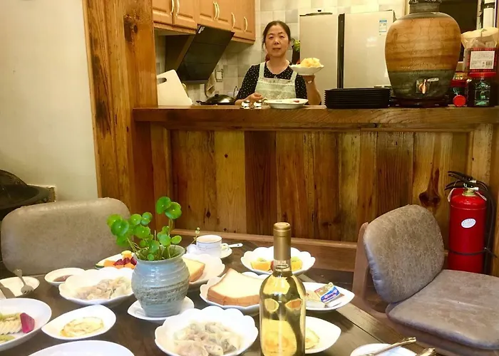 Zhangjiejie Yuelu Homestay Nearby The Entrance Of Avatar Mount Free Illy Coffee & Fresh Fruit, Free Laundry Service,Vegetarian Friendly