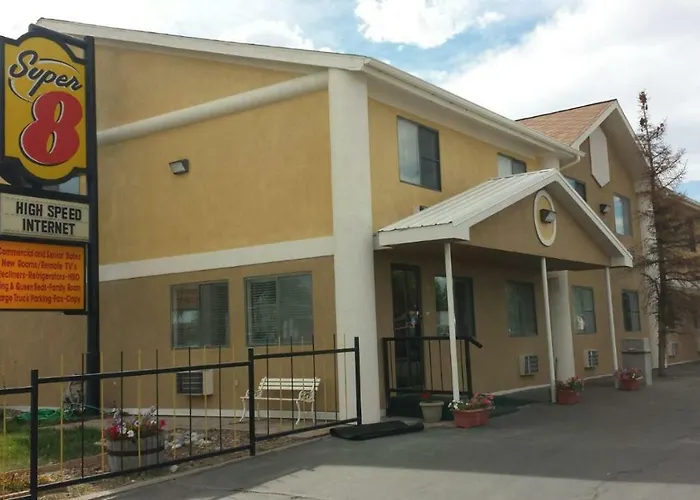 Super 8 By Wyndham Riverton