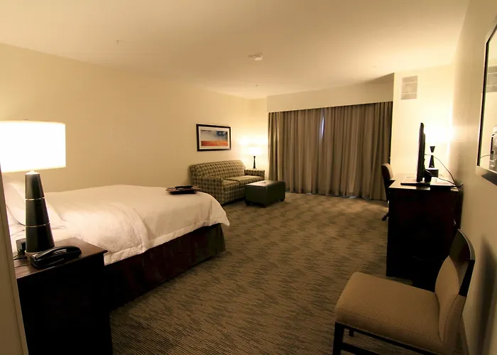 Hampton Inn & Suites Airdrie