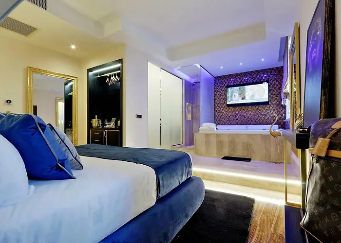 Spanish Diamond Luxury Suites & Jacuzzi