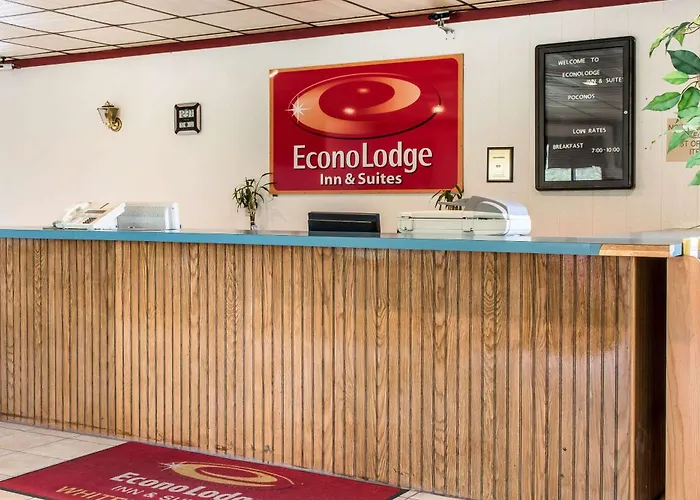 Econo Lodge Inn & Suites Lake Harmony - Pocono Mountains Area