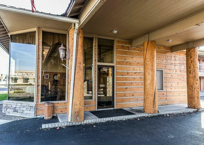 Econo Lodge Inn & Suites Kalispell - Glacier National Park Gateway