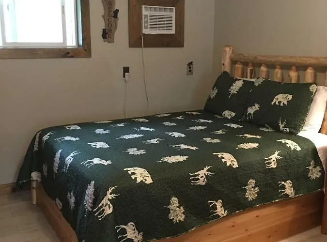 Warrensburg Inn & Suites - 6 Mi To Lake George