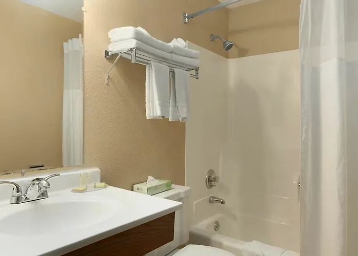 Super 8 By Wyndham Sioux Falls Near Convention Center