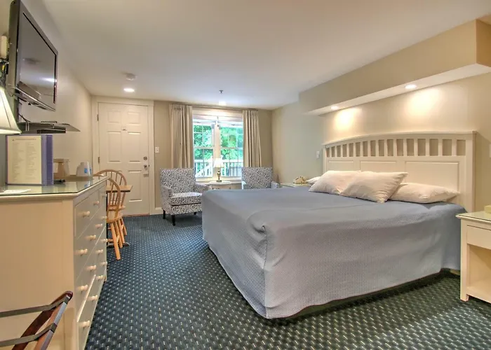 Studio East Motel