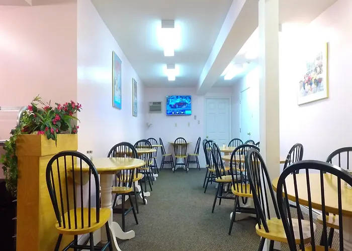 Econo Lodge Inn & Suites