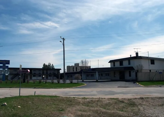 Fairway Inn & Suites