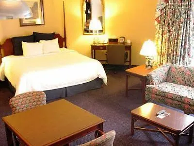 Crowne Plaza Hotel Akron-Quaker Square