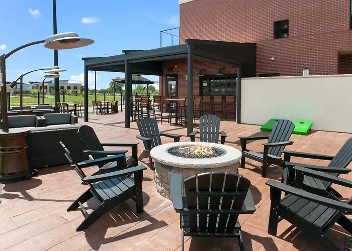 Cobblestone Hotel & Suites Appleton International Airport