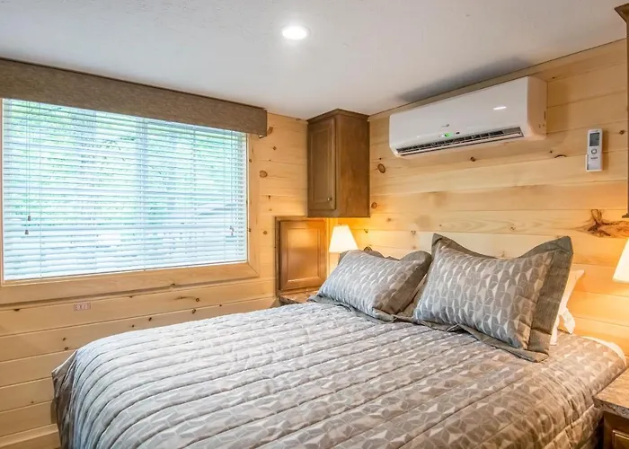 Williamsburg Camping Resort One Bedroom Loft Cabin 4