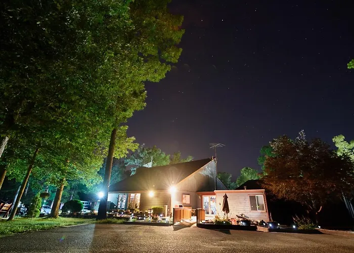 Williamsburg Camping Resort Wheelchair Accessible Park Model 7