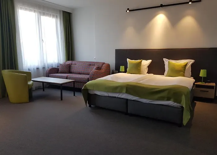 A&M Hotel With Free Parking