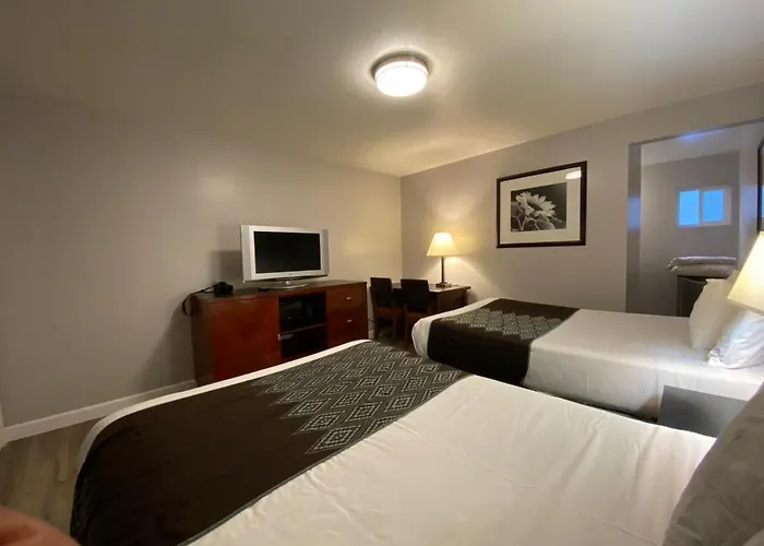 Colonial Motel