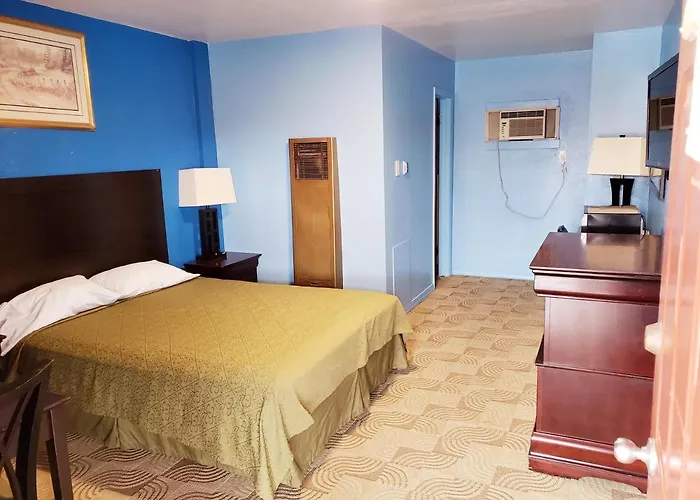 Trade Winds Motel