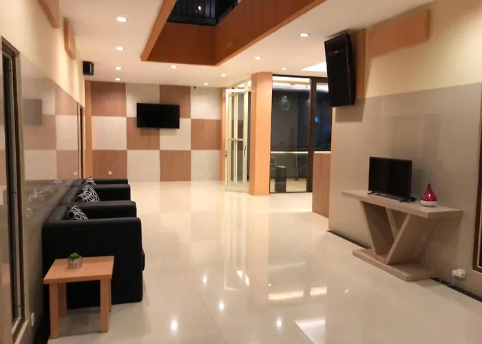 Lcr Hotel