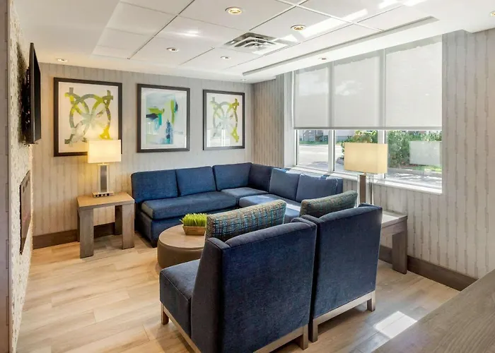 Comfort Suites Downtown Windsor