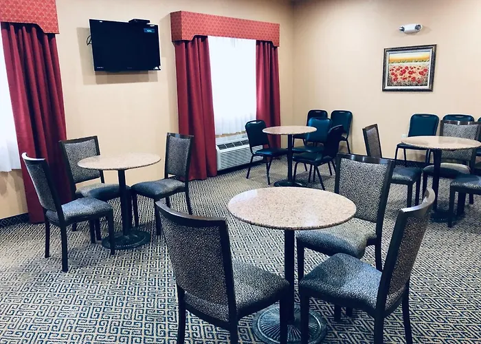 Hiway Inn Express & Suites