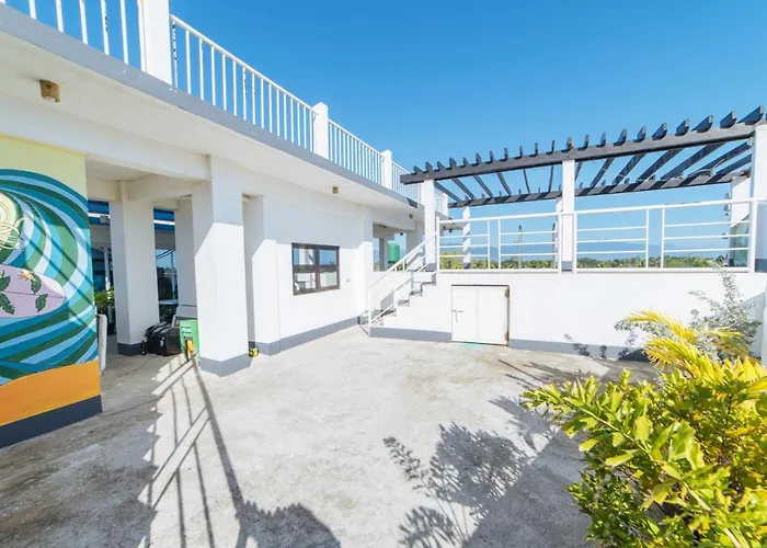 Endless Summer Hotel Baler