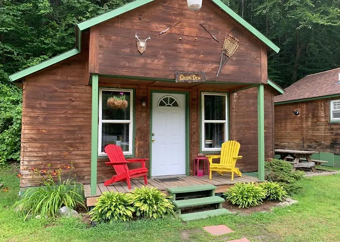 Pine Crest Motel & Cabins