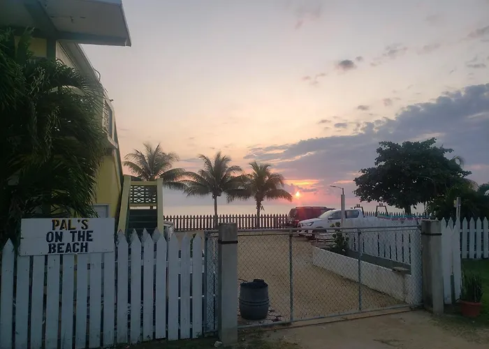 Pal'S On The Beach - Dangriga, Belize