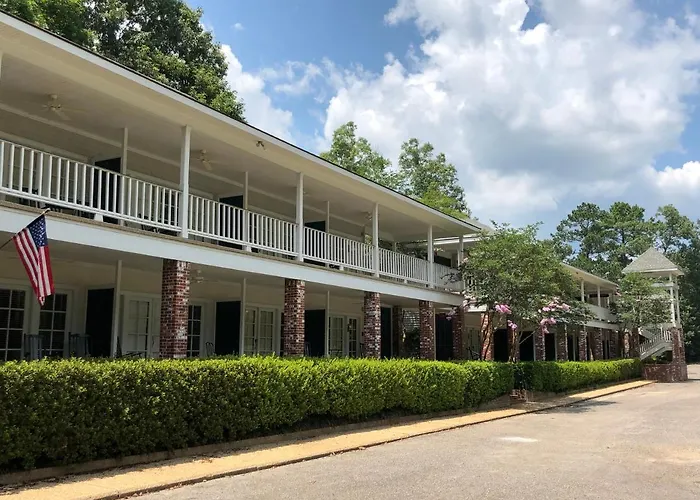 The Lodge At The Bluffs