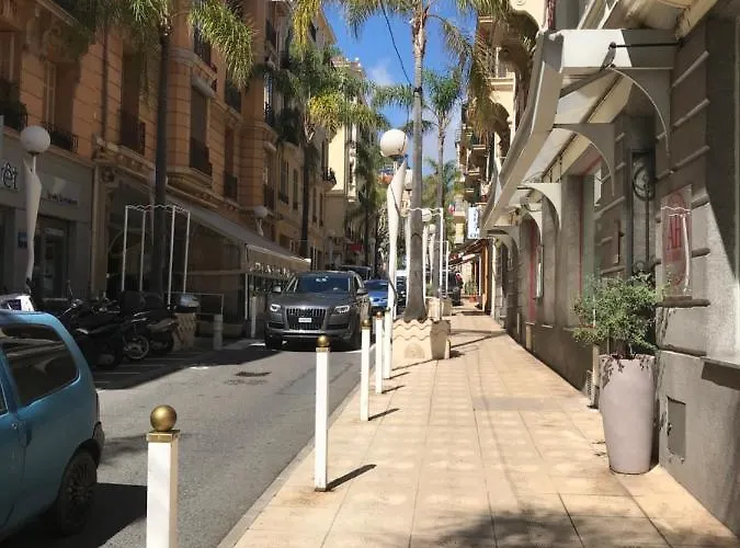 Azur Hotel