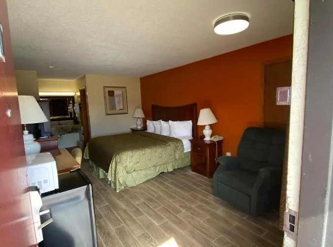 Budget Host Inn - Baxley