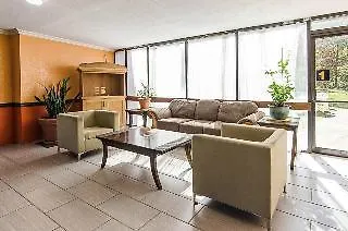 Econo Lodge Inn & Suites Southwest