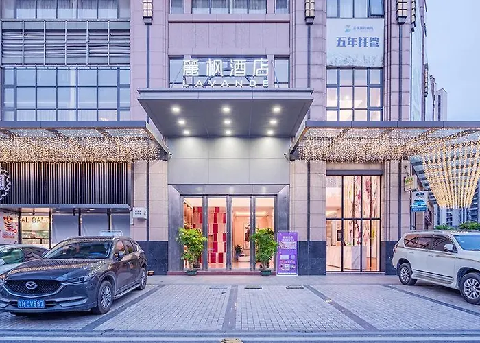 Lavande Hotel Zhaoqing Qixingyan Scenic Spot Yihua International Square