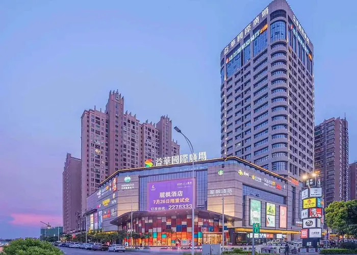 Lavande Hotel Zhaoqing Qixingyan Scenic Spot Yihua International Square