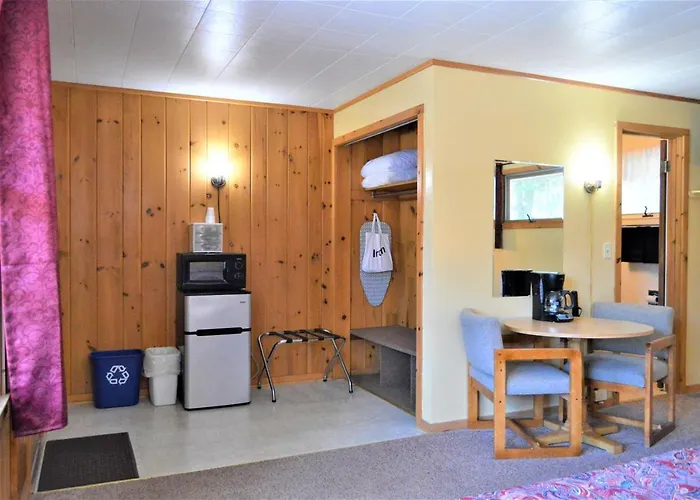 Baileys Sunset Motel