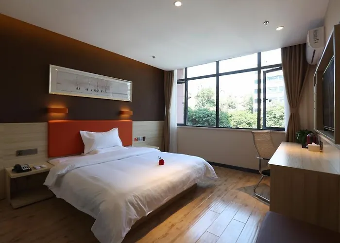 7Days Premium Yichang Wanda Plaza Canal Park Branch